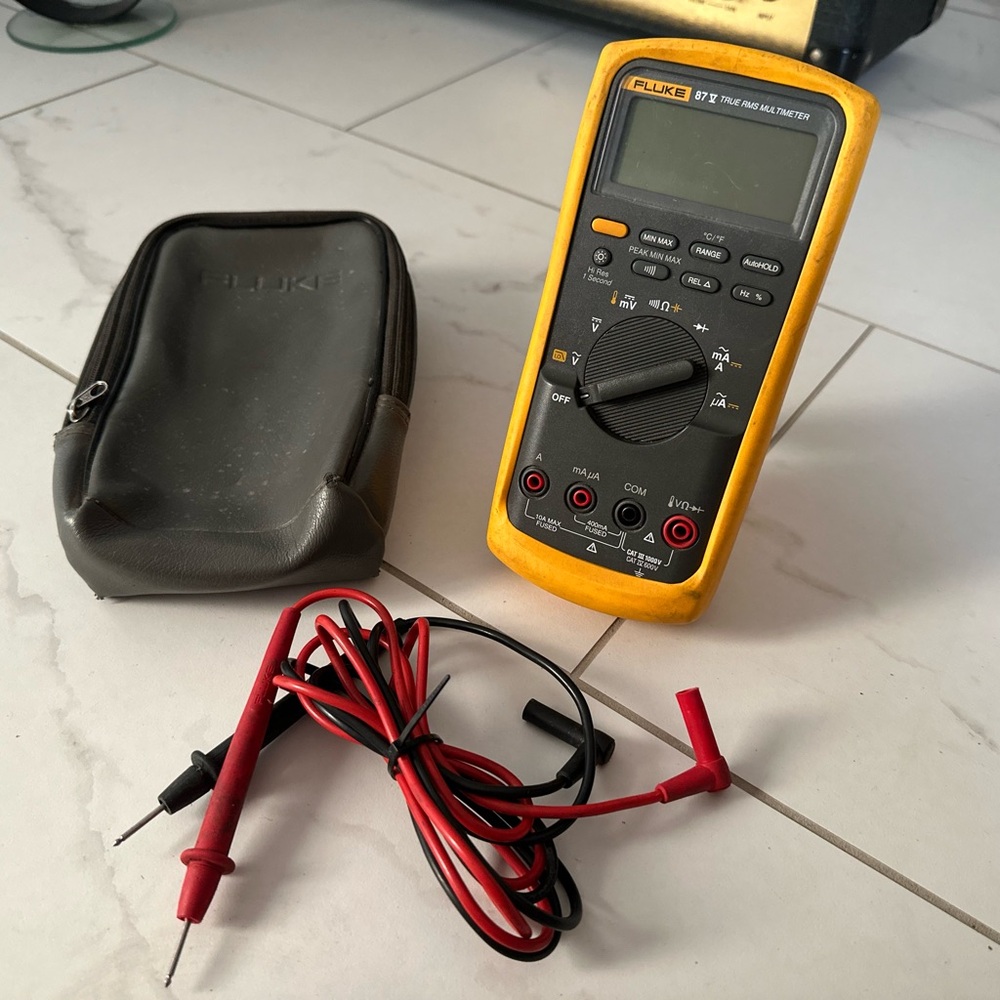 FLUKE 87-V Multimeter w/ Case and Leads